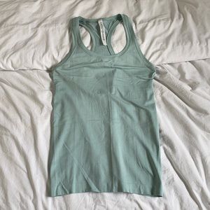 Lululemon size 4 tank top
